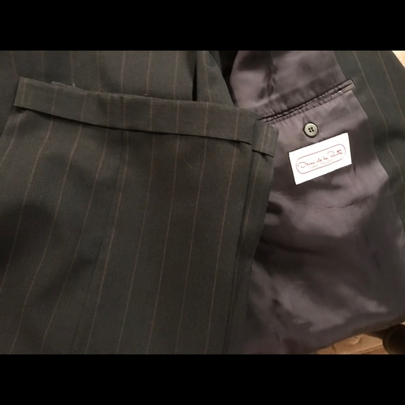 Oscar de la Renta wool suit. Navy. 42R - Picture 2 of 12